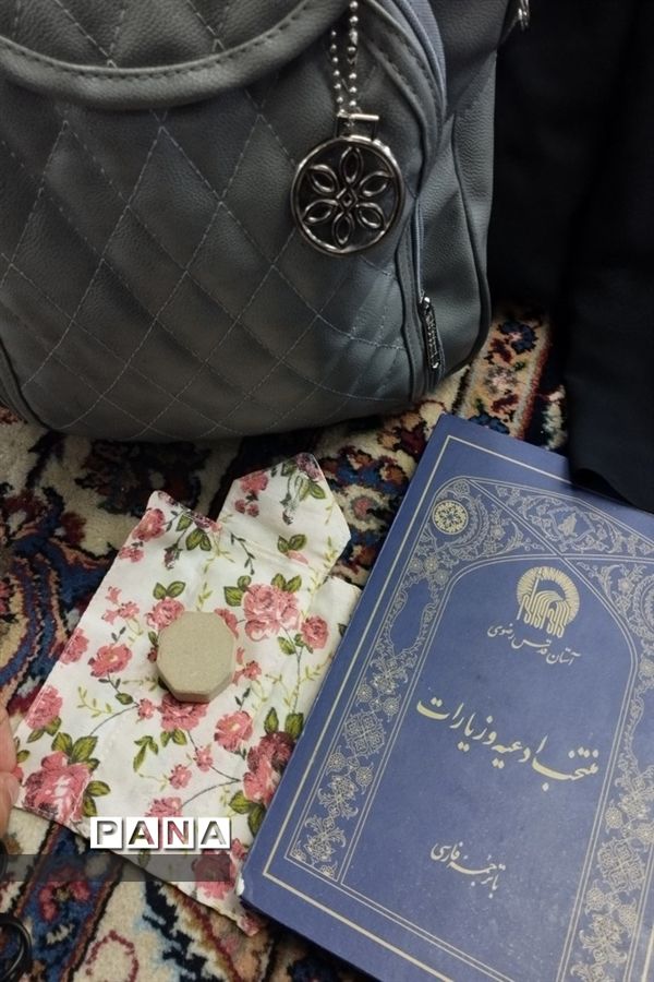 بازدید دانش آموزان دختر زیارت‌اولی استان اصفهان از موزه آستان قدس رضوی