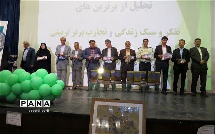 از ۲۴۲ اثر برگزیده جشنواره های نوجوان سالم، تجارب برتر تربیتی و تفکر و سبک زندگی قدردانی شد