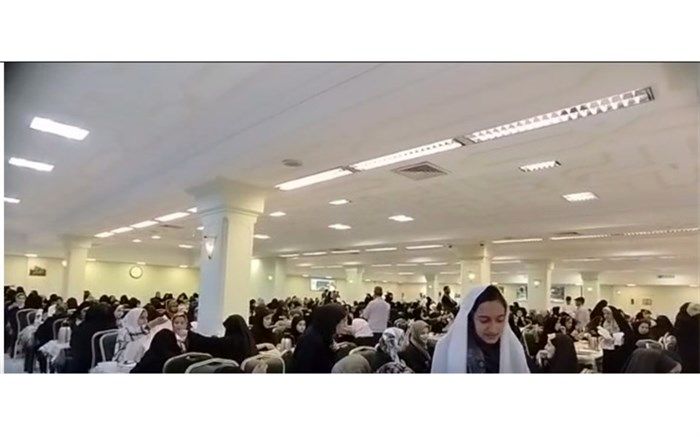 حضور دانش‌آموزان دختر اصفهانی زیارت اولی  در مهمان سرای حضرت امام رضا (ع)  / فیلم