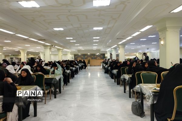 حضور دانش‌آموزان دختر اصفهانی زیارت‌اولی در مهمان‌سرای حضرت امام رضا (ع)