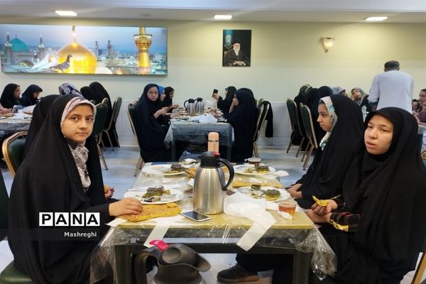 حضور دانش‌آموزان دختر اصفهانی زیارت‌اولی در مهمان‌سرای حضرت امام رضا (ع)
