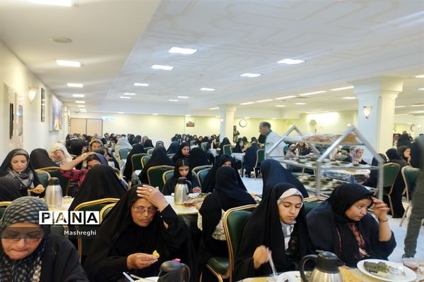 حضور دانش‌آموزان دختر اصفهانی زیارت‌اولی در مهمان‌سرای حضرت امام رضا (ع)