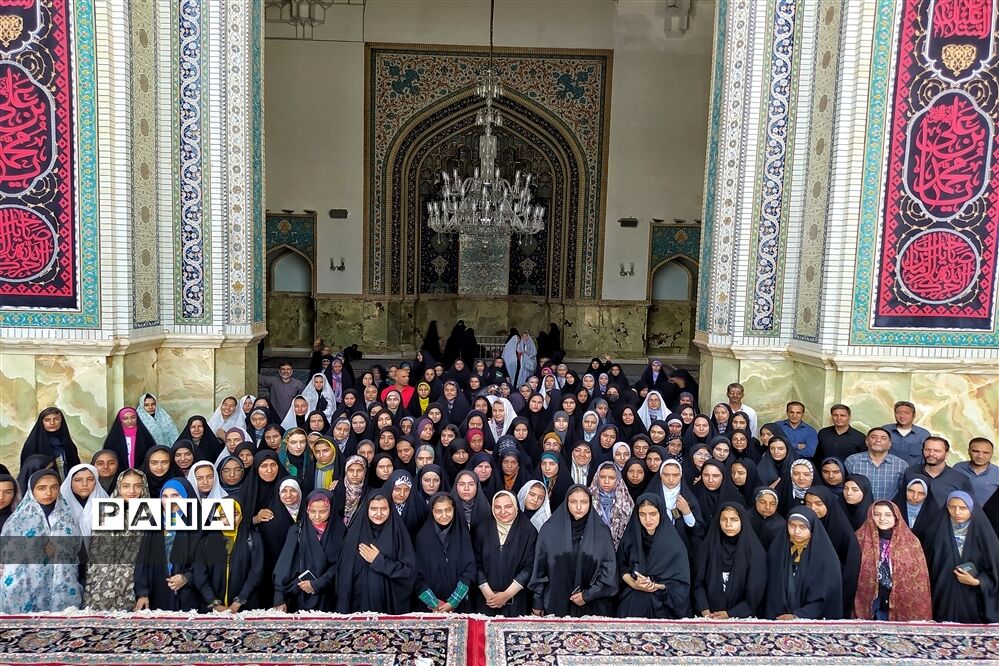 روز پایانی اردوی دانش‌آموزان دختر اصفهانی زیارت اولی در حرم مطهر امام رضا (ع)