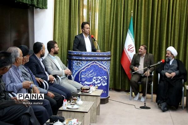 محفل شاعران و ادب‌دوستان در مصلی ‌نماز جمعه شهرستان قرچک