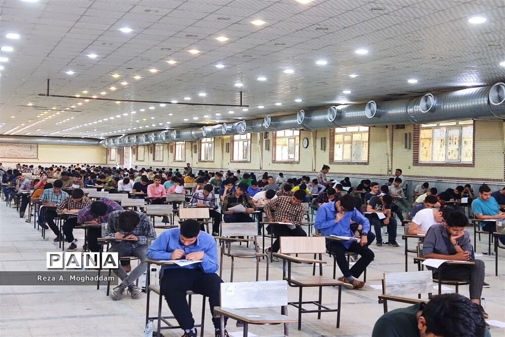 بازدید مسئولان وزارتی از آزمون ورودی مدارس استعدادهای درخشان در قم