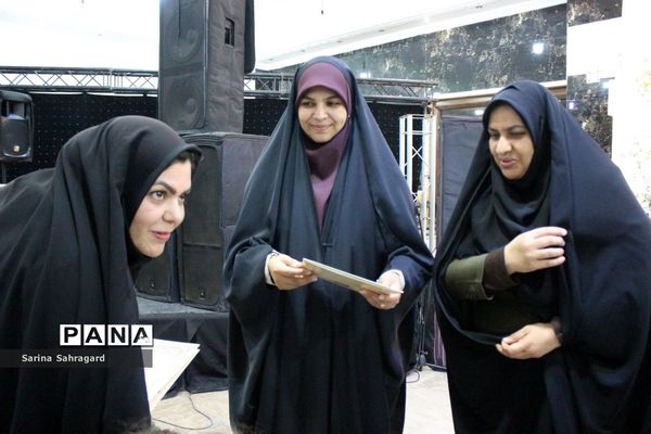 تجلیل از مربیان پرورشی‌، مشاوران‌، مراقبان سلامت و دبیران ورزش شهرستان بوشهر