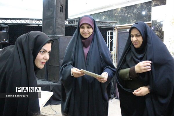 تجلیل از مربیان پرورشی‌، مشاوران‌، مراقبان سلامت و دبیران ورزش شهرستان بوشهر