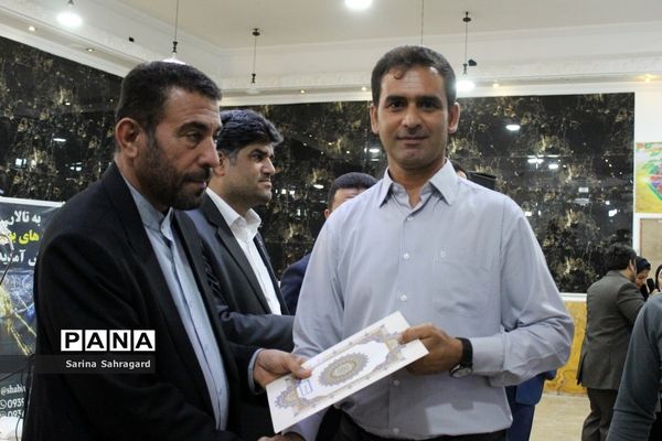 تجلیل از مربیان پرورشی‌، مشاوران‌، مراقبان سلامت و دبیران ورزش شهرستان بوشهر