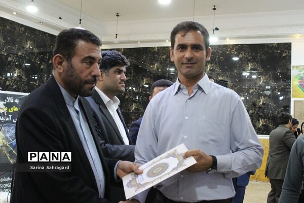 تجلیل از مربیان پرورشی‌، مشاوران‌، مراقبان سلامت و دبیران ورزش شهرستان بوشهر