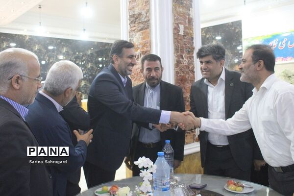 تجلیل از مربیان پرورشی‌، مشاوران‌، مراقبان سلامت و دبیران ورزش شهرستان بوشهر