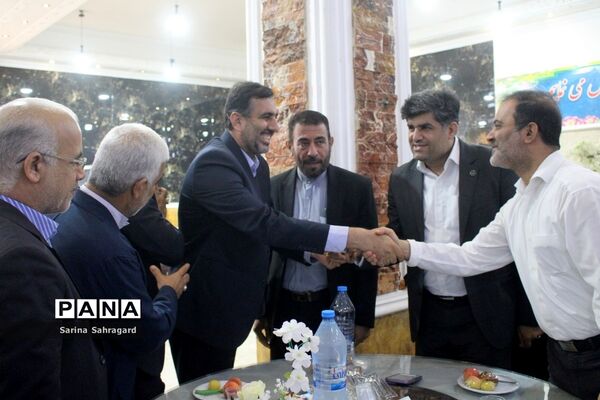 تجلیل از مربیان پرورشی‌، مشاوران‌، مراقبان سلامت و دبیران ورزش شهرستان بوشهر
