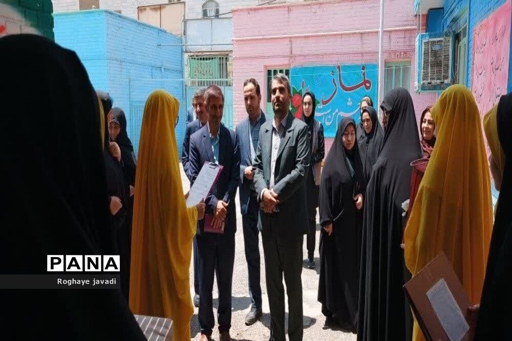 نمایشگاه آداب و رسوم اتباع مختلف در مرکز یادگیری شهید‌واعظی ناحیه یک بهارستان