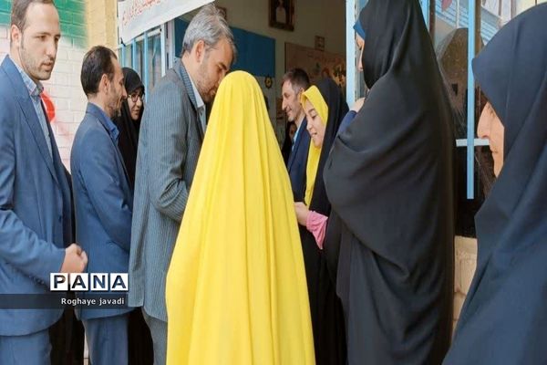 نمایشگاه آداب و رسوم اتباع مختلف در مرکز یادگیری شهید‌واعظی ناحیه یک بهارستان