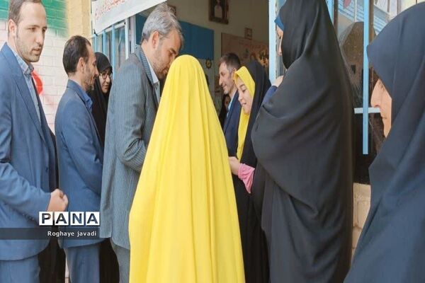 نمایشگاه آداب و رسوم اتباع مختلف در مرکز یادگیری شهید‌واعظی ناحیه یک بهارستان