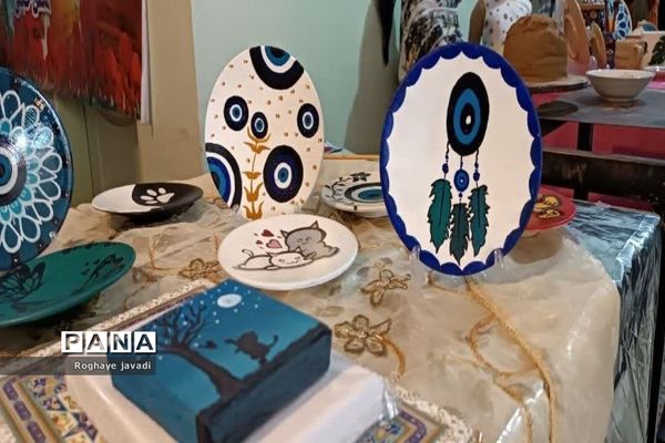 نمایشگاه آداب و رسوم اتباع مختلف در مرکز یادگیری شهید‌واعظی ناحیه یک بهارستان