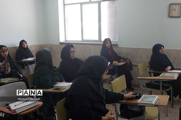 بازدید مدیر آموزش و پرورش ناحیه یک ری از برگزاری کلاس‌های طرح اتقان