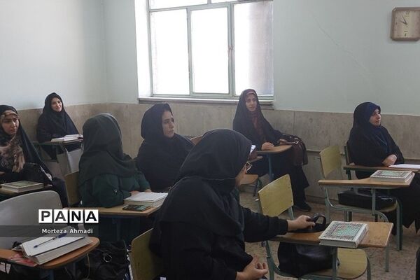 بازدید مدیر آموزش و پرورش ناحیه یک ری از برگزاری کلاس‌های طرح اتقان