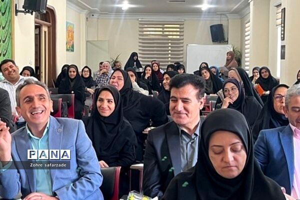 جلسه ارزیابی کیفیت‌بخشی به عملکرد مدیریت مراکز آموزشی در آموزش و پرورش رودهن