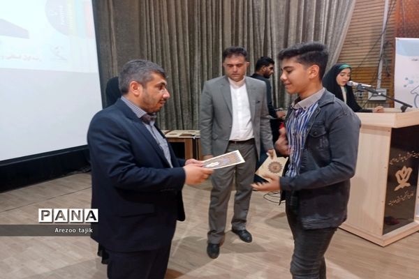 مراسم تجلیل از دانش‌آموزان برتر در رشته رباتیک شهرستان ورامین
