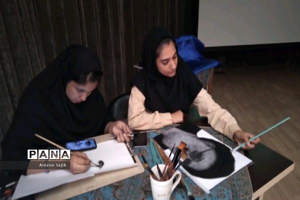 مراسم تجلیل از دانش‌آموزان برتر در رشته رباتیک شهرستان ورامین