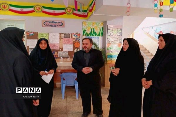 مراسم تجلیل از دانش‌آموزان برتر در رشته رباتیک شهرستان ورامین