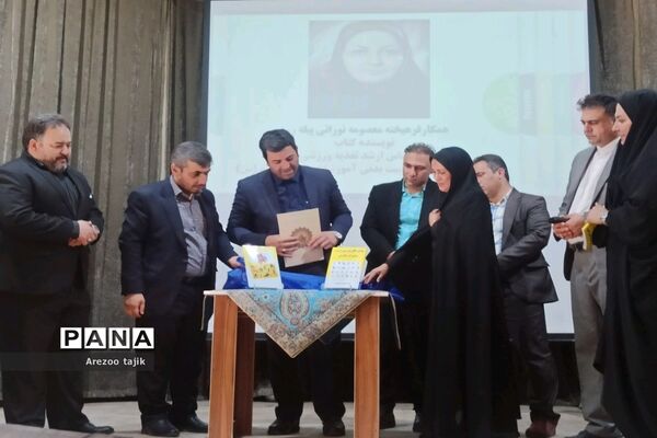 مراسم تجلیل از دانش‌آموزان برتر در رشته رباتیک شهرستان ورامین