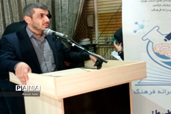 مراسم تجلیل از دانش‌آموزان برتر در رشته رباتیک شهرستان ورامین