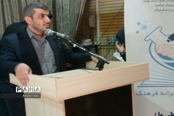 مراسم تجلیل از دانش‌آموزان برتر در رشته رباتیک شهرستان ورامین