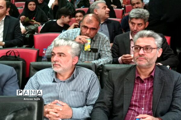 مراسم تجلیل از دانش‌آموزان برتر در رشته رباتیک شهرستان ورامین