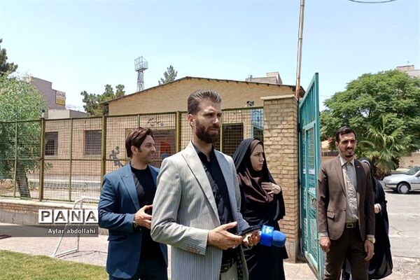 بازدید مسئولان اداره‌‌کل آموزش‌و‌پرورش شهرستان‌های استان تهران از سالن ورزشی و فرهنگی فرزانگان شهرستان قرچک