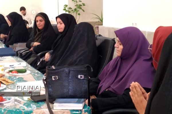 جلسه هم‌اندیشی مسائل تربیتی مدارس دخترانه در آموزش و پرورش رودهن