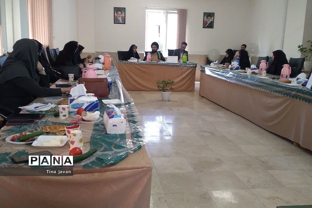 جلسه هم‌اندیشی مسائل تربیتی مدارس دخترانه در آموزش و پرورش رودهن