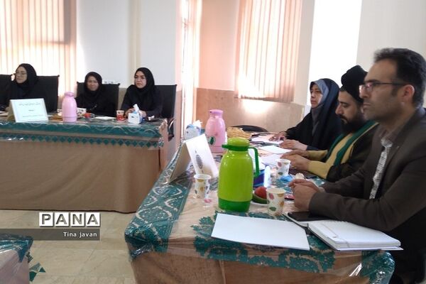 جلسه هم‌اندیشی مسائل تربیتی مدارس دخترانه در آموزش و پرورش رودهن