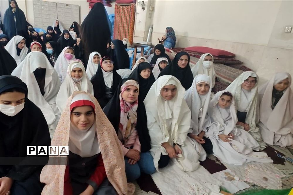 ضرورت توجه بر محوریت نماز در رویکردهای تربیتی مدارس غیردولتی و هیات‌امنایی