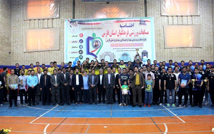 تیم‌های قهرمان مسابقات فوتسال فرهنگیان فارس در بخش مردان مشخص شدند