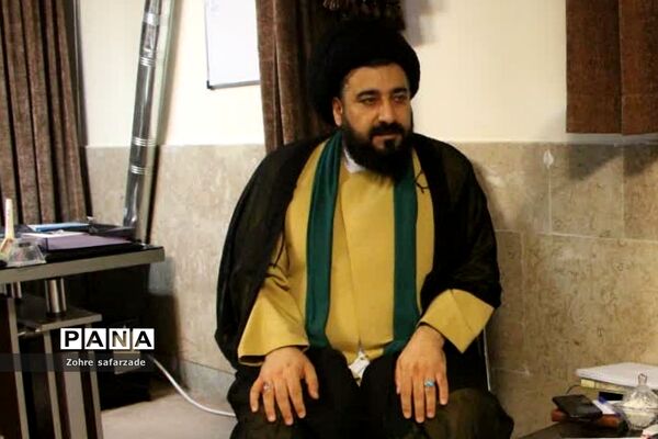 جلسه اعضای ستاد یادواره شهدا و سه شهید گمنام شهر آبعلی با امام جمعه رودهن