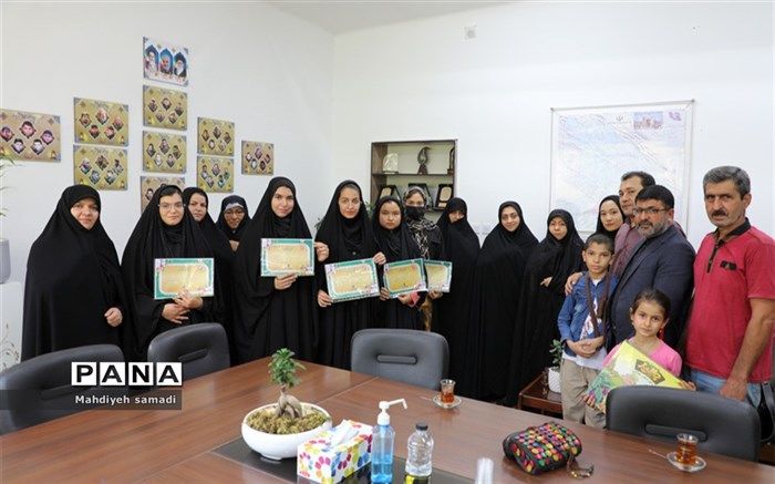 دانش‌آموزان توانمند و معلمان، عوامل غنای تبادکان هستند