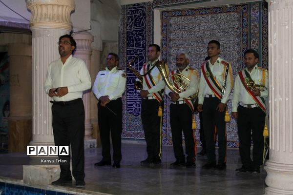 عطر افشانی و غبار روبی قبور مطهر شهدا در بوشهر