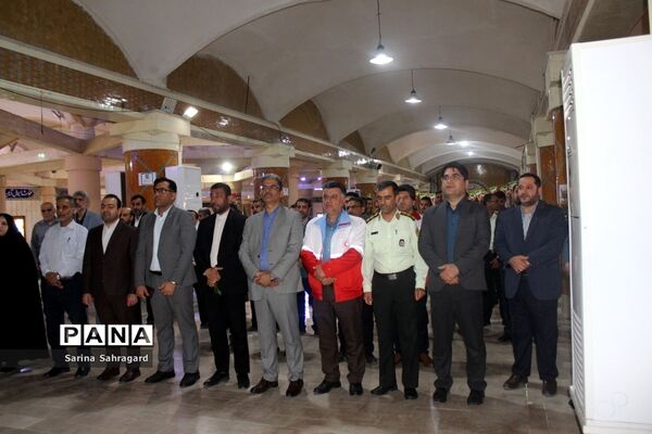 عطر افشانی و غبار روبی قبور مطهر شهدا در بوشهر