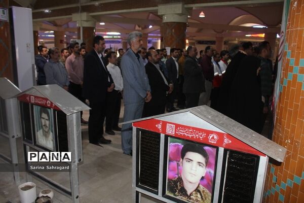 عطر افشانی و غبار روبی قبور مطهر شهدا در بوشهر