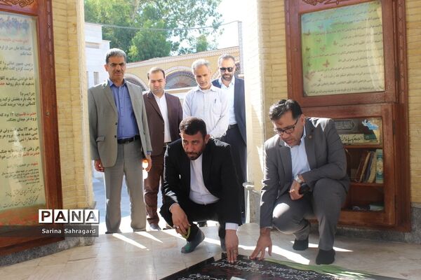 عطر افشانی و غبار روبی قبور مطهر شهدا در بوشهر