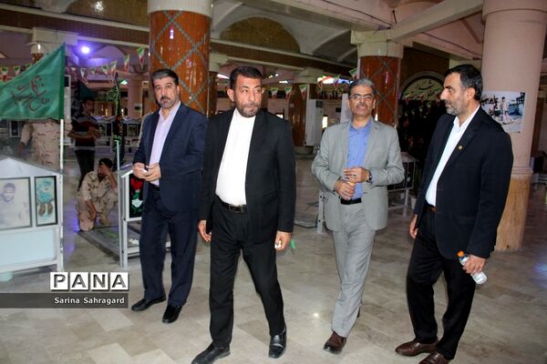 عطر افشانی و غبار روبی قبور مطهر شهدا در بوشهر