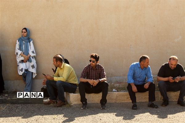 حضور پسران در آزمون ورودی مدارس استعدادهای درخشان