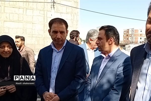 حضور رئیس سازمان پرورش استعدادهای درخشان کشور میان اولیای دانش‌آموزان داوطلب آزمون تیزهوشان