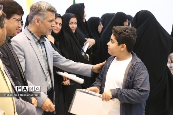 تجلیل از دانش‌آموزان برگزیده مسابقات فرهنگی هنری و قرآن و عترت مدارس ابرکوه