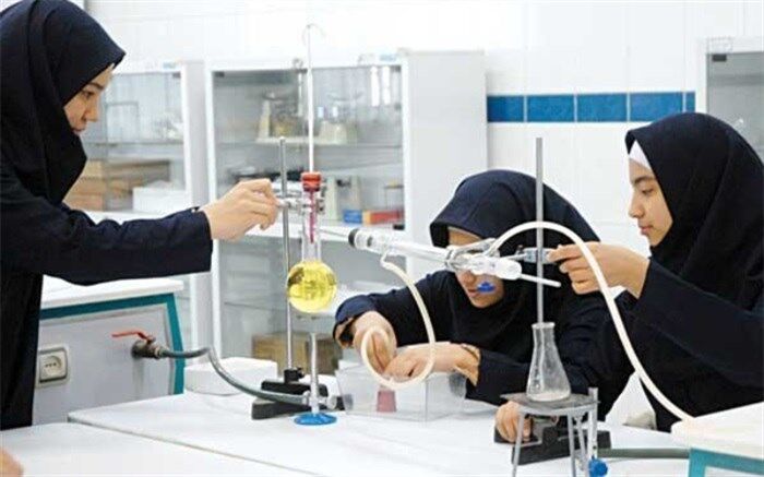 کارگاه‌های هنرستانی و آزمایشگاه‌های مدارس تجهیز ‌می‌شوند
