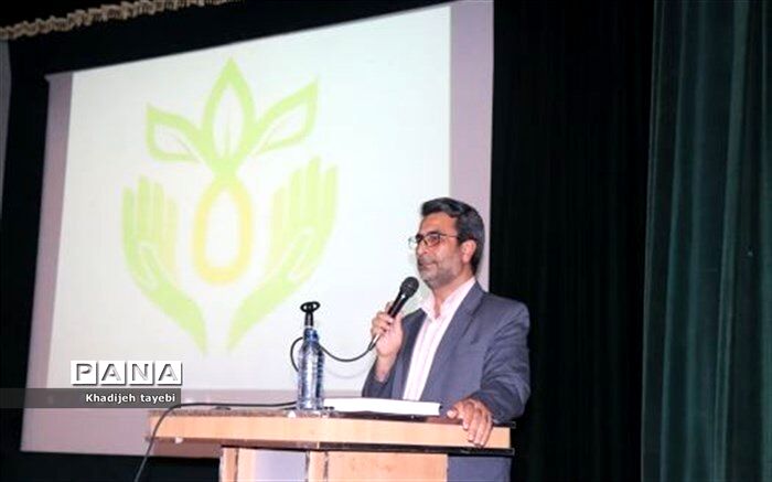 دانش‌آموزان ما می‌توانند ایران و جهان را تغییر دهند