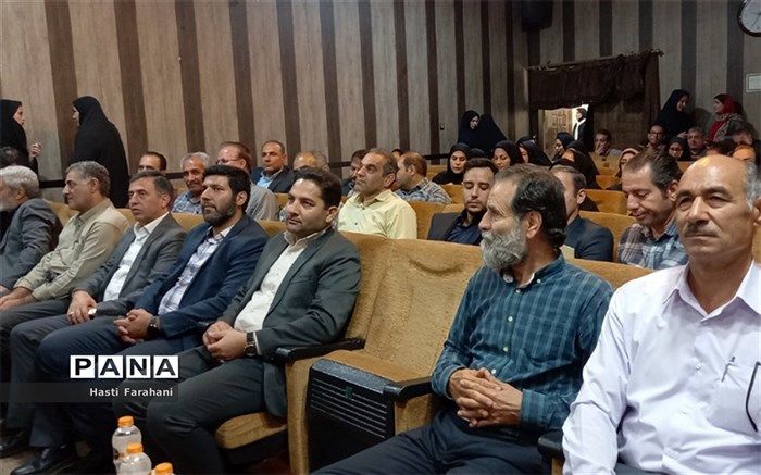 مراسم تجلیل از پیشگامان مدارس غیردولتی در شهرستان‌قرچک/فیلم