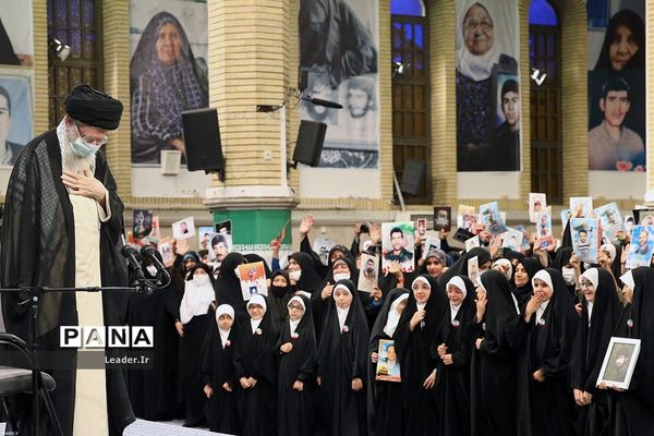 دیدار جمعی از خانواده‌های شهدا با مقام معظم رهبری