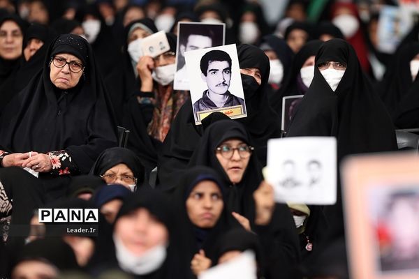 دیدار جمعی از خانواده‌های شهدا با مقام معظم رهبری